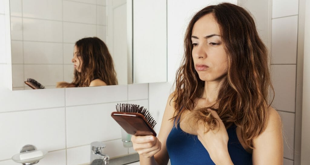 håravfall kvinna borste